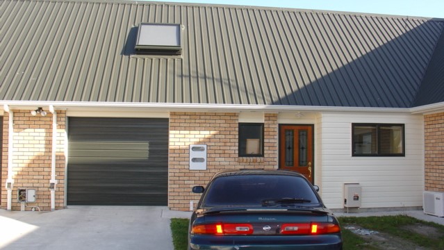 10d Jones Crescent