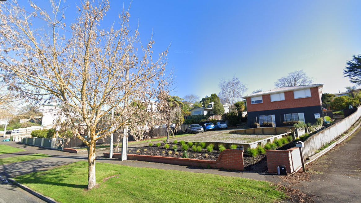 2/68b Mahoe Street